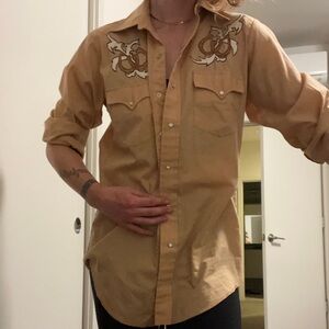 Chainstitch lucky horseshoe western shirt fits like men’s small